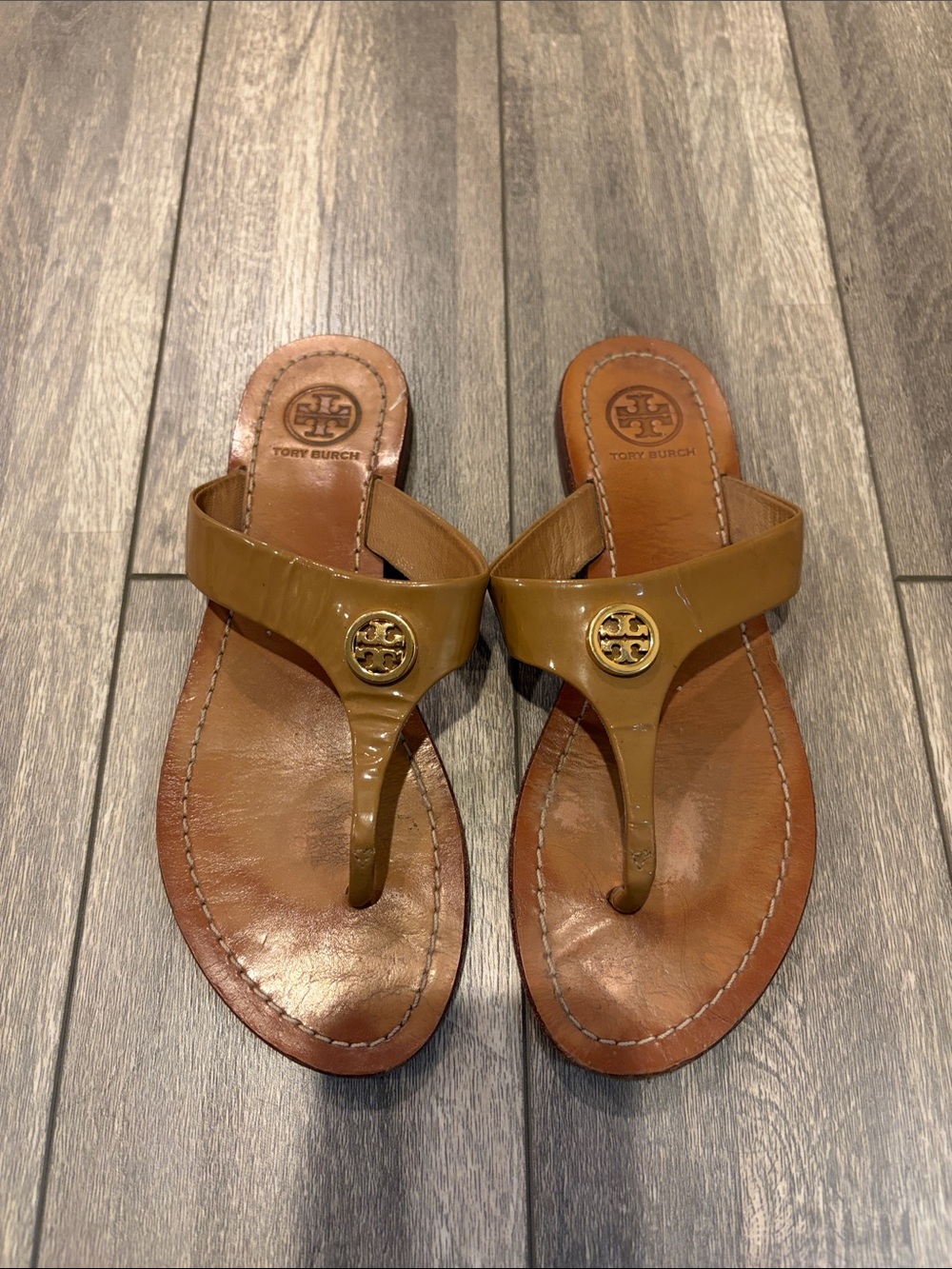 Tory Burch Olive/Tan Patent Leather Logo Thong Sandals